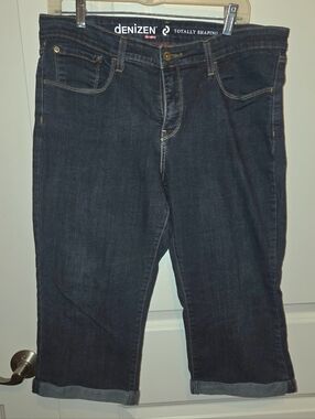Denizen by Levi's women's denim Capri pants, size 16, with 18 inch inseam.